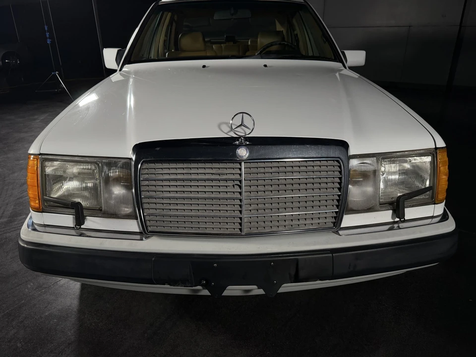 1992 Mercedes-Benz W124 E-Class - Image 4 of 31