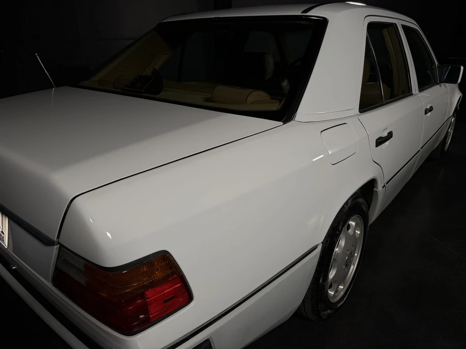 1992 Mercedes-Benz W124 E-Class - Image 22 of 31
