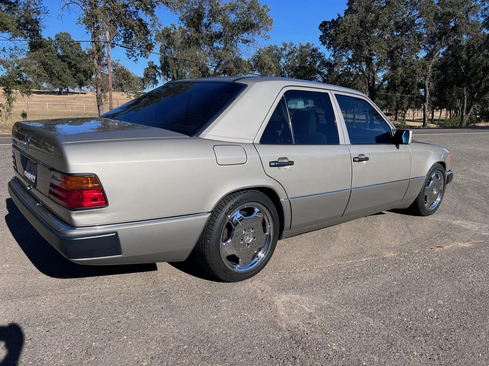 1992 Mercedes-Benz W124 E-Class - Image 11 of 31
