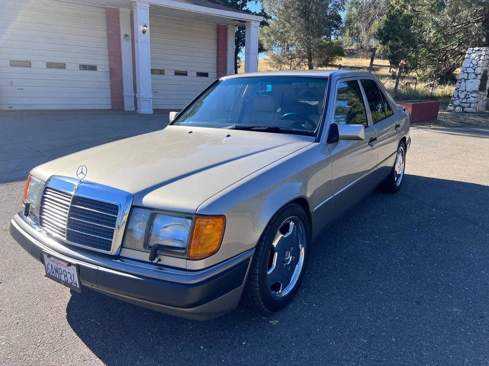 1992 Mercedes-Benz W124 E-Class - Image 2 of 31