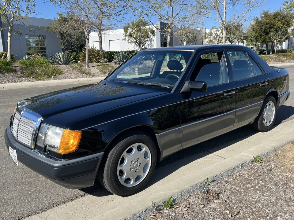 1992 Mercedes-Benz W124 E-Class - Image 2 of 31