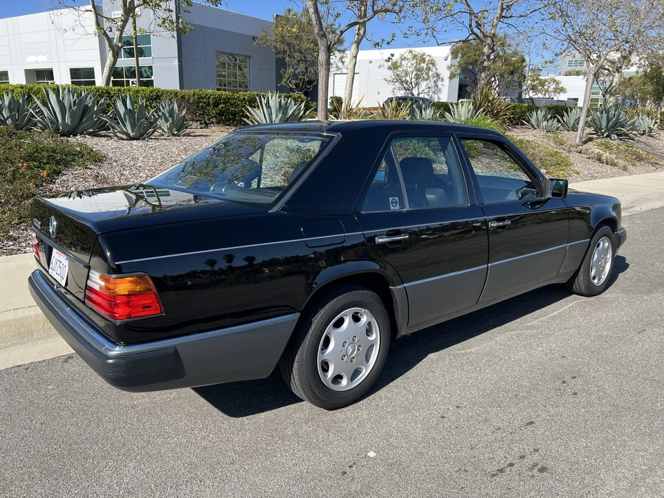 1992 Mercedes-Benz W124 E-Class - Image 11 of 31