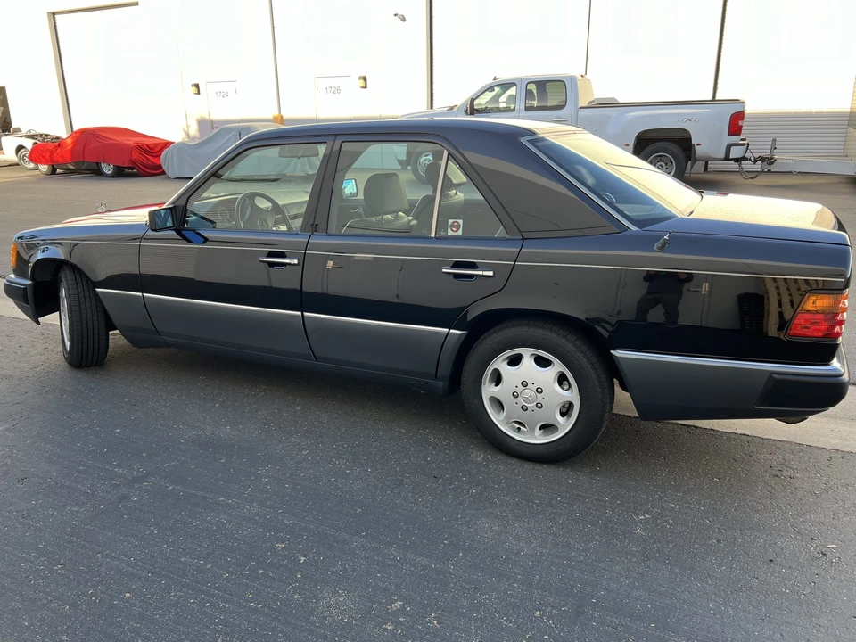 1992 Mercedes-Benz W124 E-Class - Image 29 of 31