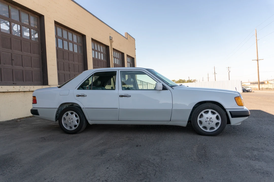 1992 Mercedes-Benz W124 E-Class - Image 27 of 31