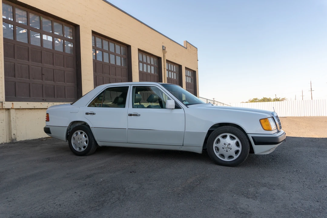 1992 Mercedes-Benz W124 E-Class - Image 26 of 31