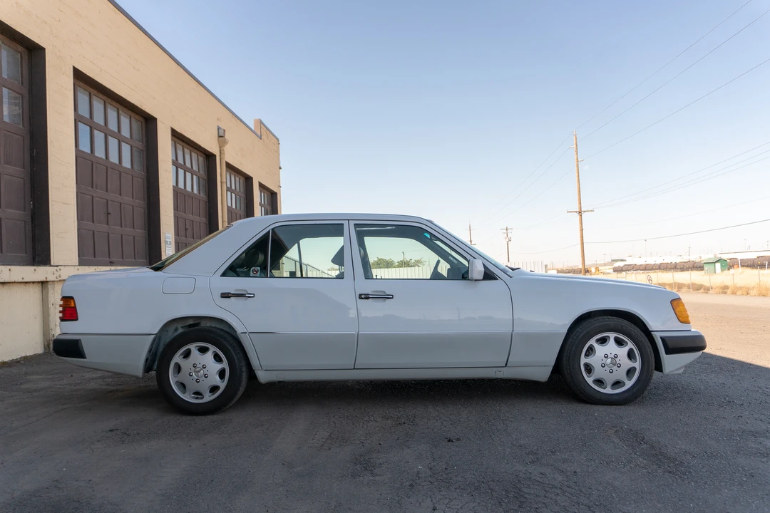 1992 Mercedes-Benz W124 E-Class - Image 28 of 31