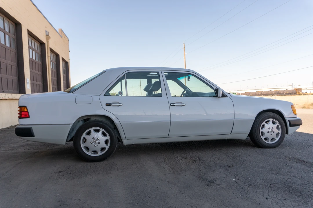 1992 Mercedes-Benz W124 E-Class - Image 29 of 31