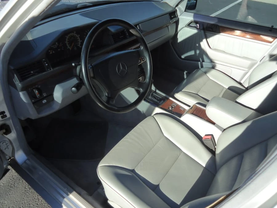 1992 Mercedes-Benz W124 E-Class - Image 4 of 8