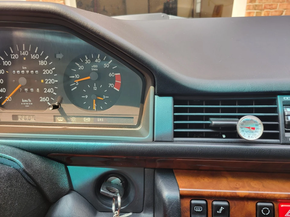 1992 Mercedes-Benz W124 E-Class - Image 24 of 31