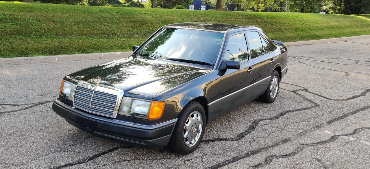 1992 Mercedes-Benz W124 E-Class - Image 2 of 31