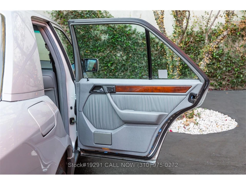 1992 Mercedes-Benz W124 E-Class - Image 23 of 31