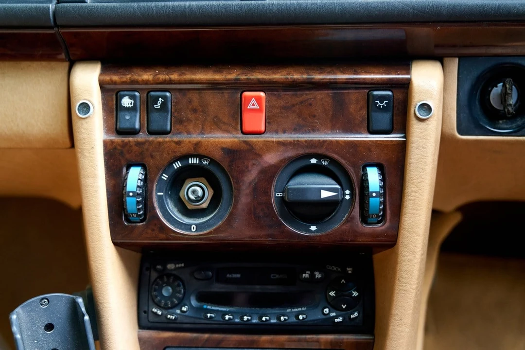 1992 Mercedes-Benz W124 E-Class - Image 29 of 30