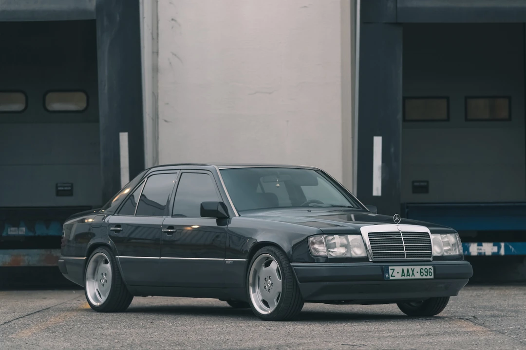 1992 Mercedes-Benz W124 E-Class - Image 2 of 31