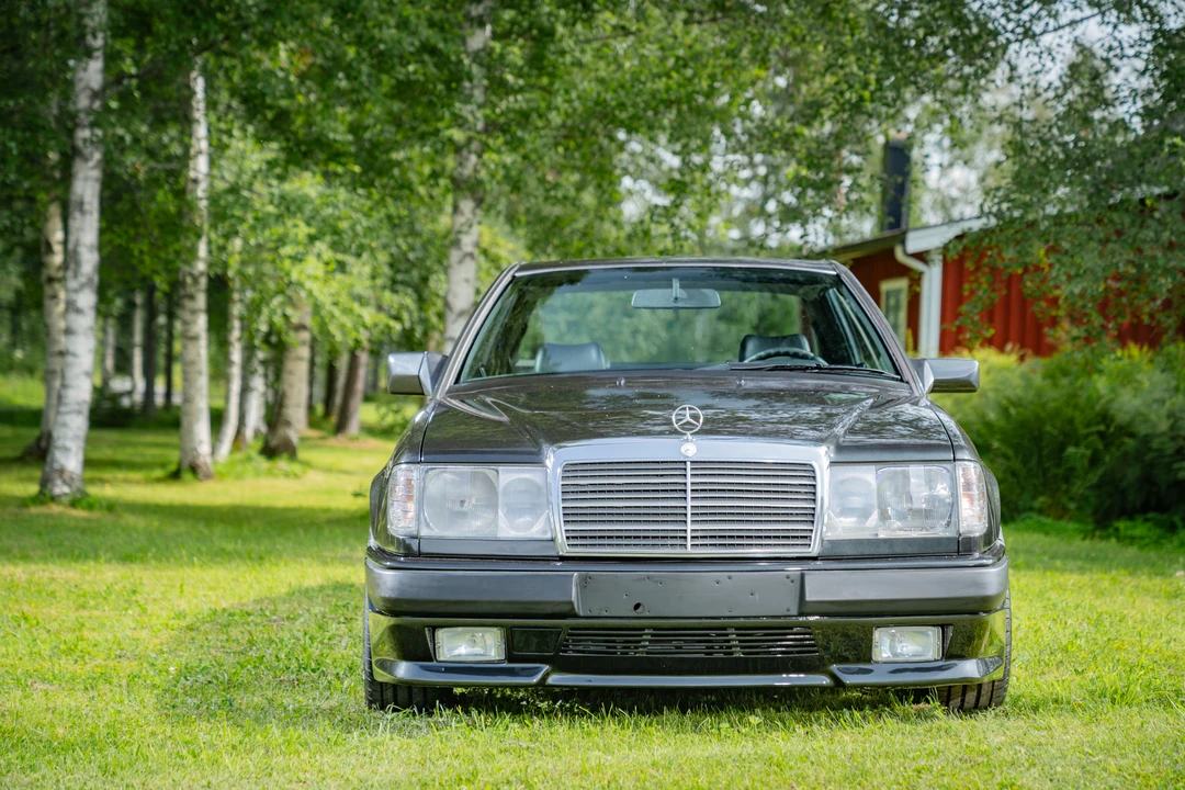 1992 Mercedes-Benz W124 E-Class - Image 2 of 31