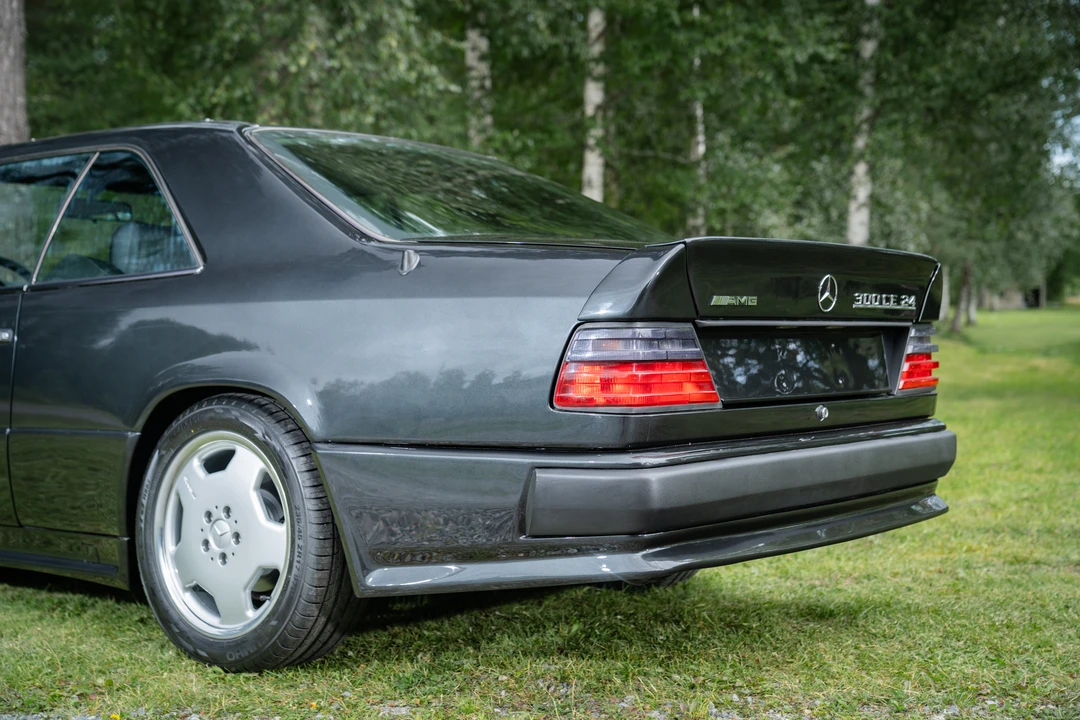 1992 Mercedes-Benz W124 E-Class - Image 13 of 31