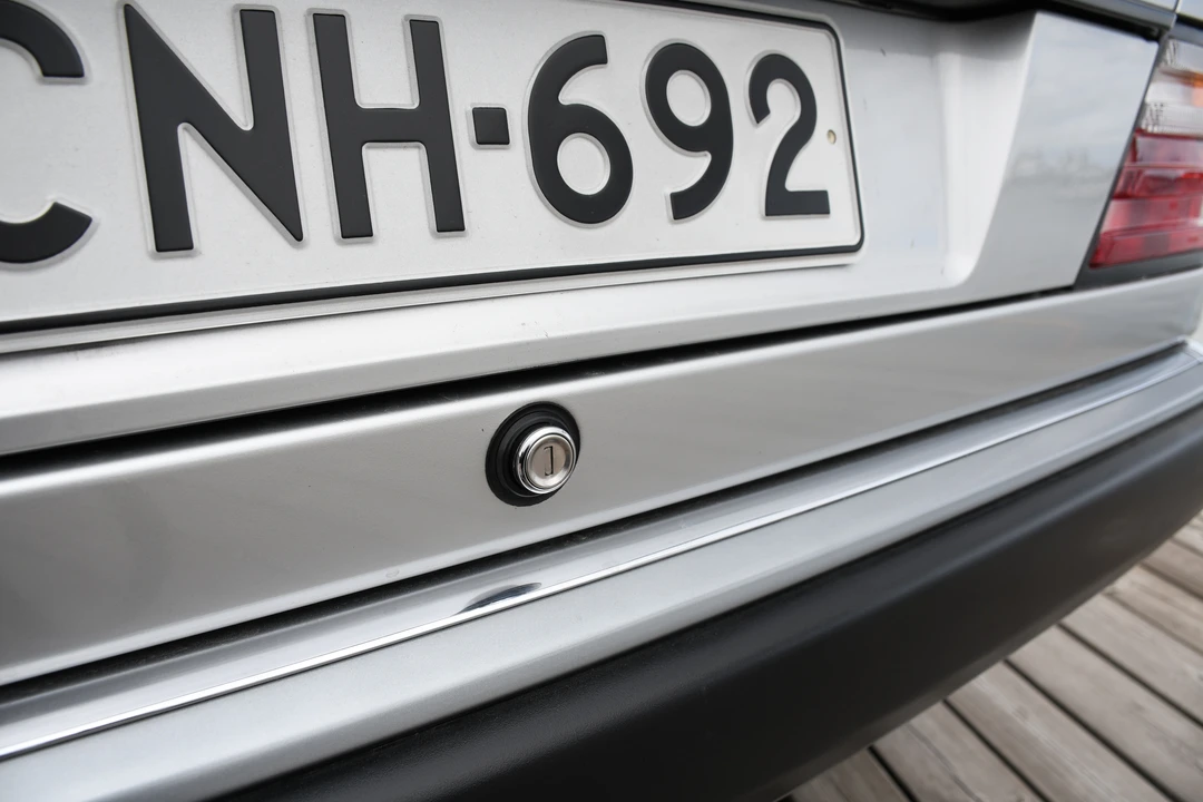 1992 Mercedes-Benz W124 E-Class - Image 17 of 31