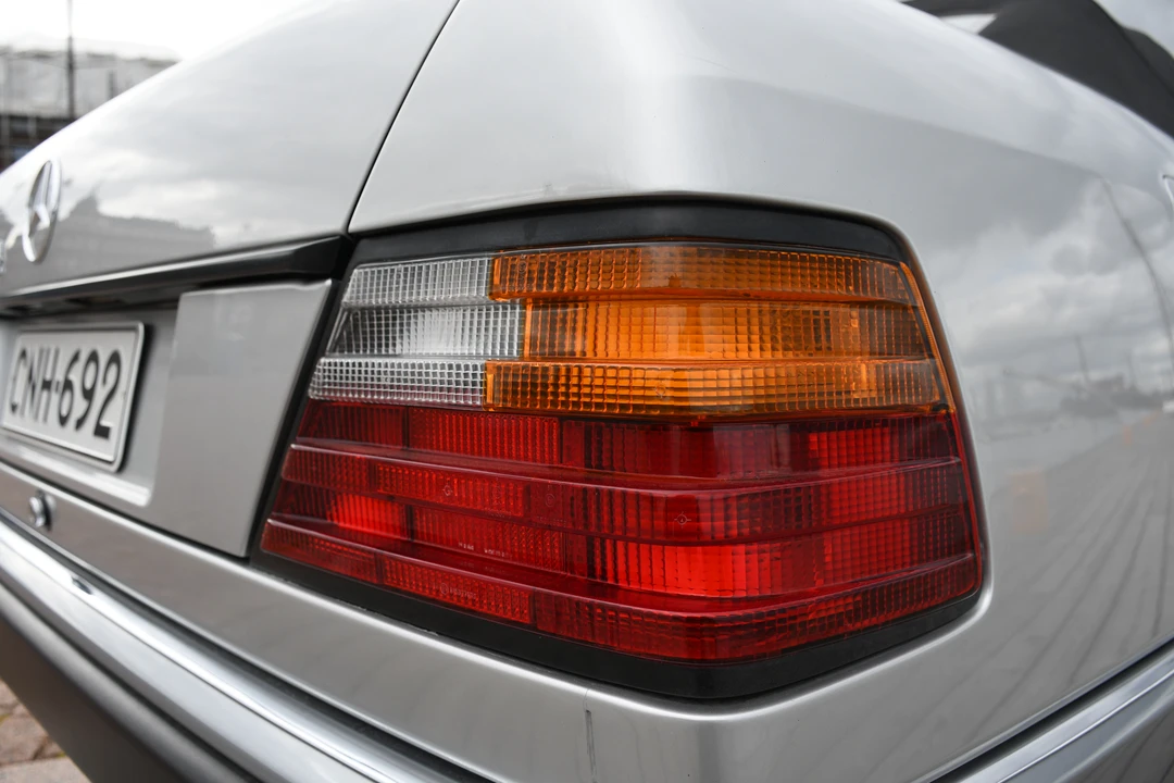 1992 Mercedes-Benz W124 E-Class - Image 18 of 31