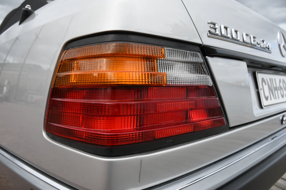 1992 Mercedes-Benz W124 E-Class - Image 19 of 31