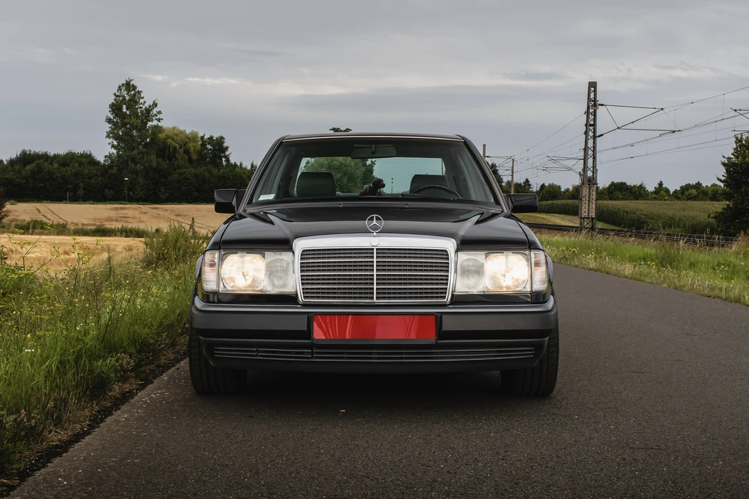1992 Mercedes-Benz W124 E-Class - Image 2 of 31