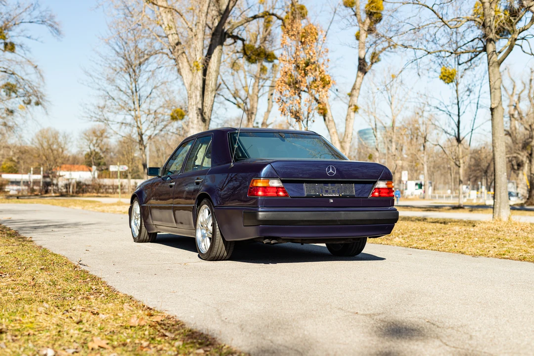 1992 Mercedes-Benz W124 E-Class - Image 13 of 31