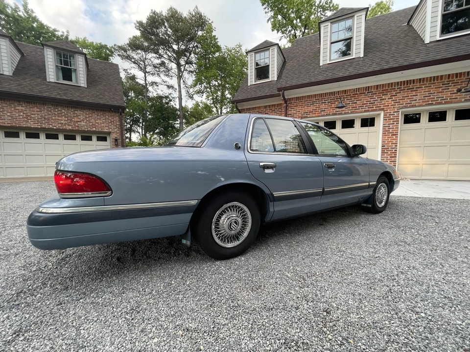 1992 Mercury Grand Marquis - Image 9 of 31