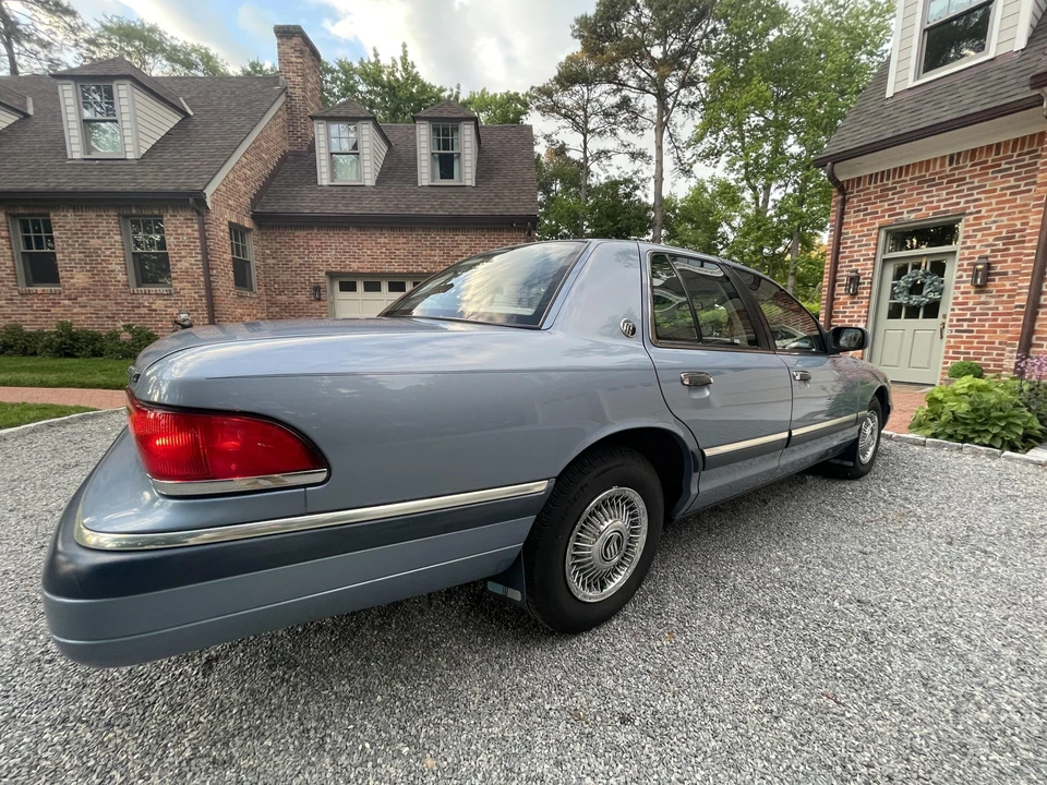 1992 Mercury Grand Marquis - Image 10 of 31