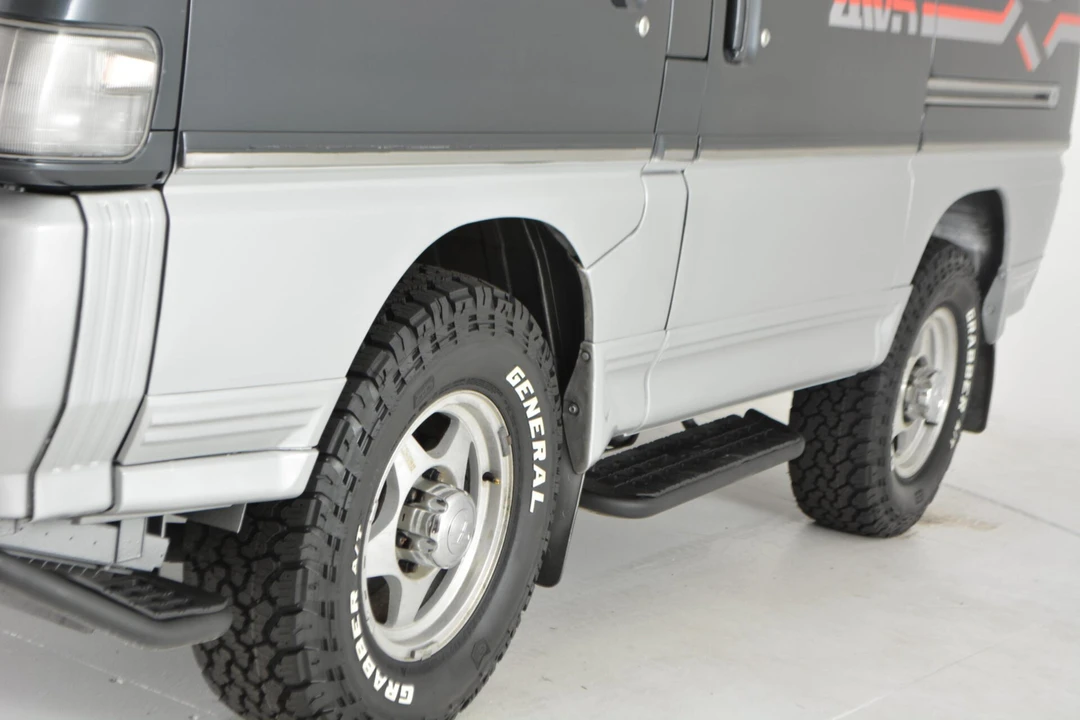 1992 Mitsubishi Delica 3rd Gen - Image 18 of 31