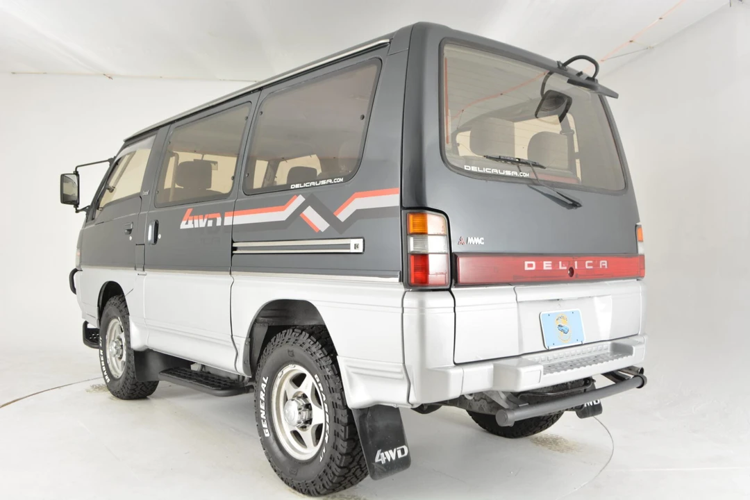 1992 Mitsubishi Delica 3rd Gen - Image 7 of 31