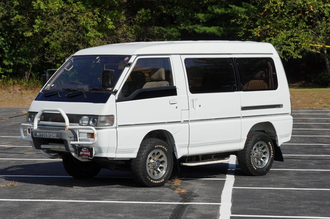 1992 Mitsubishi Delica 2nd Gen - Image 9 of 31