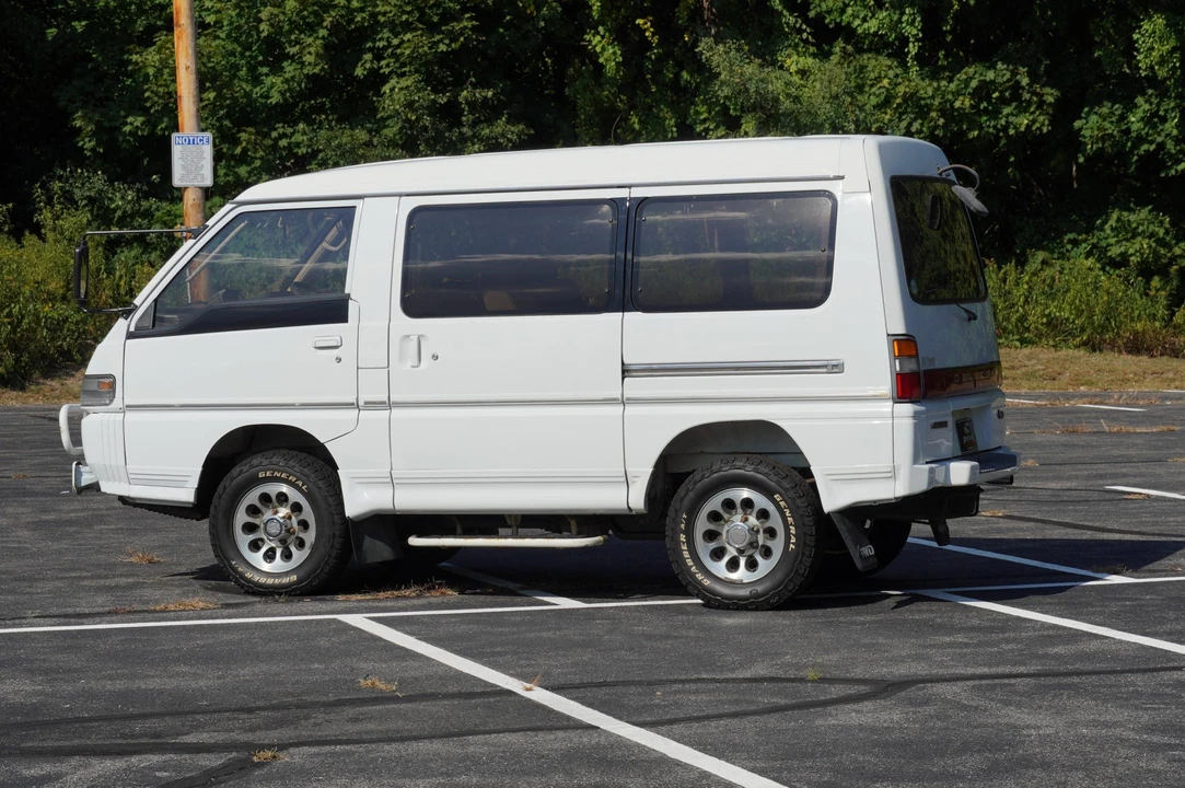 1992 Mitsubishi Delica 2nd Gen - Image 12 of 31