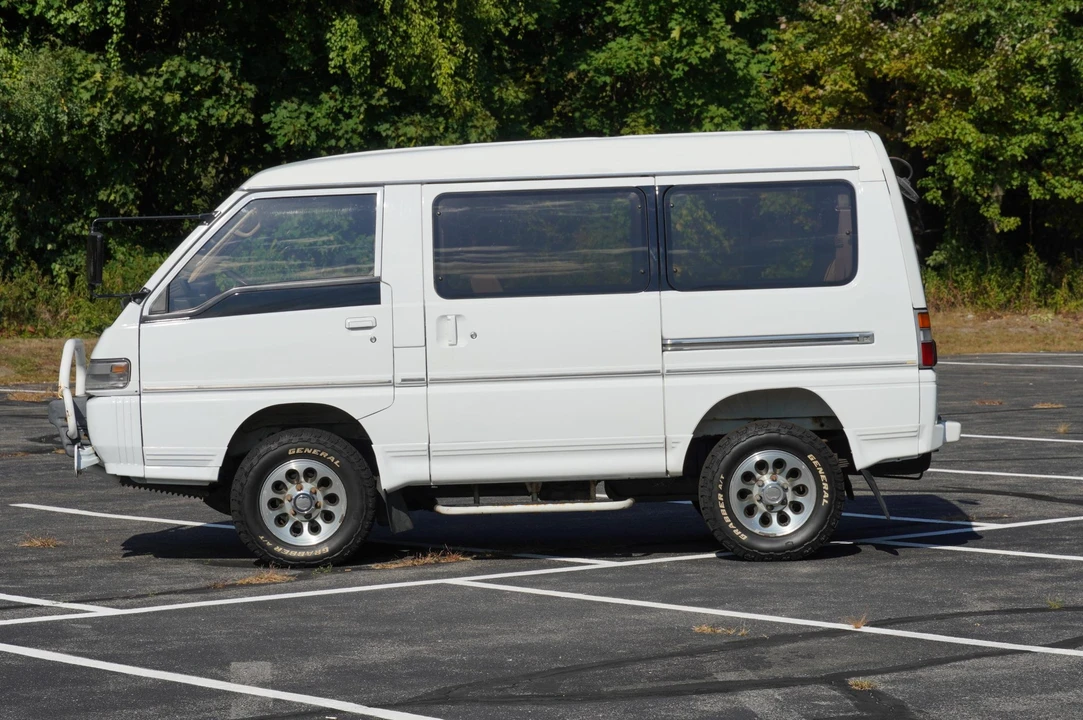 1992 Mitsubishi Delica 2nd Gen - Image 11 of 31