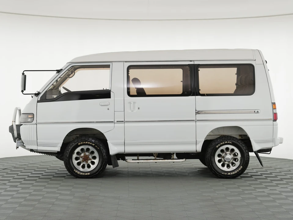 1992 Mitsubishi Delica 2nd Gen - Image 27 of 31