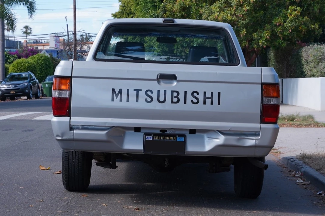 1992 Mitsubishi Triton 2nd Gen - Image 6 of 31