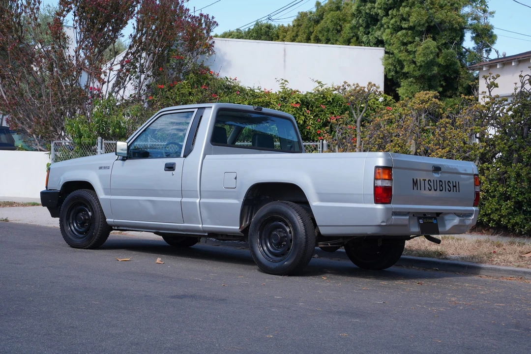 1992 Mitsubishi Triton 2nd Gen - Image 9 of 31