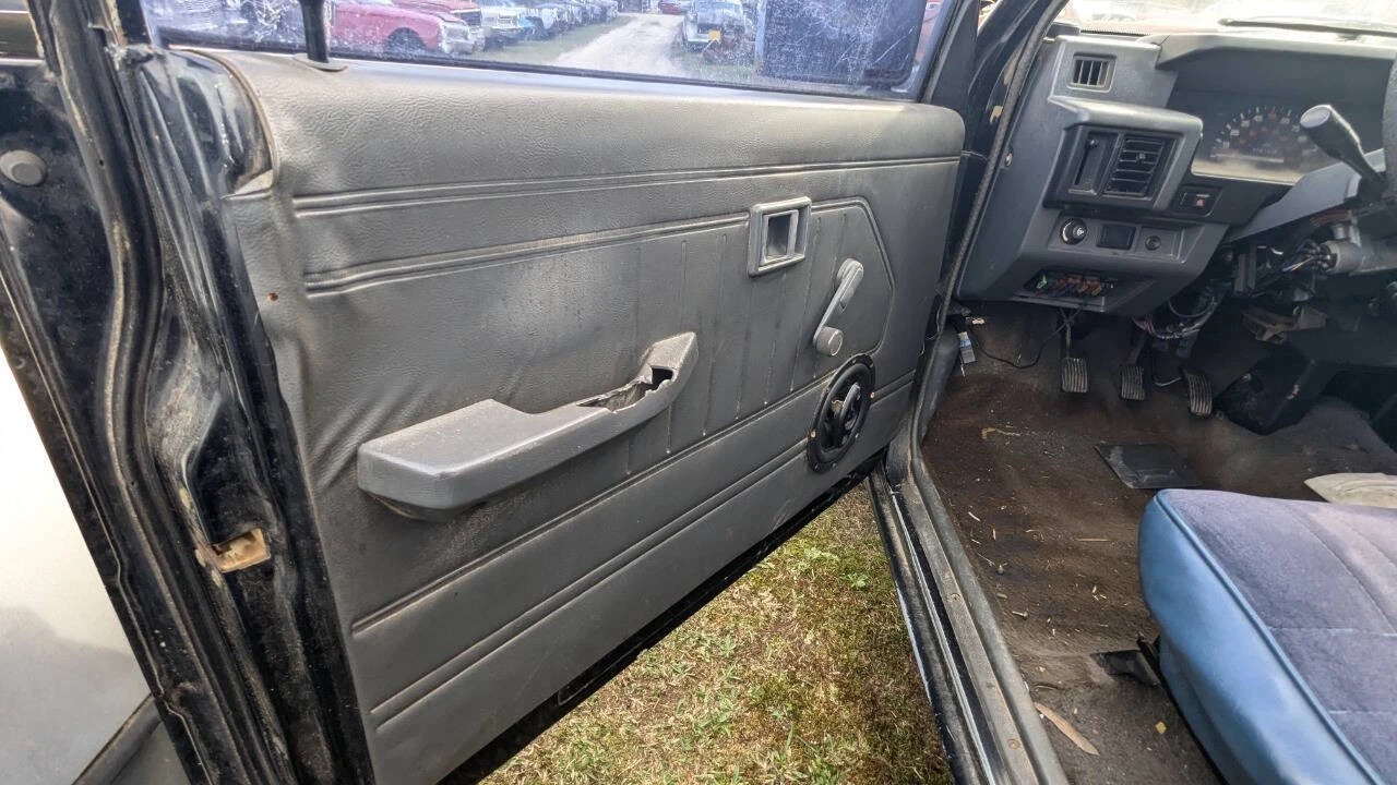 1992 Mitsubishi Triton 2nd Gen - Image 14 of 18