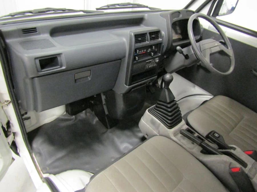 1992 Mitsubishi Minicab 5th Gen - Image 5 of 12