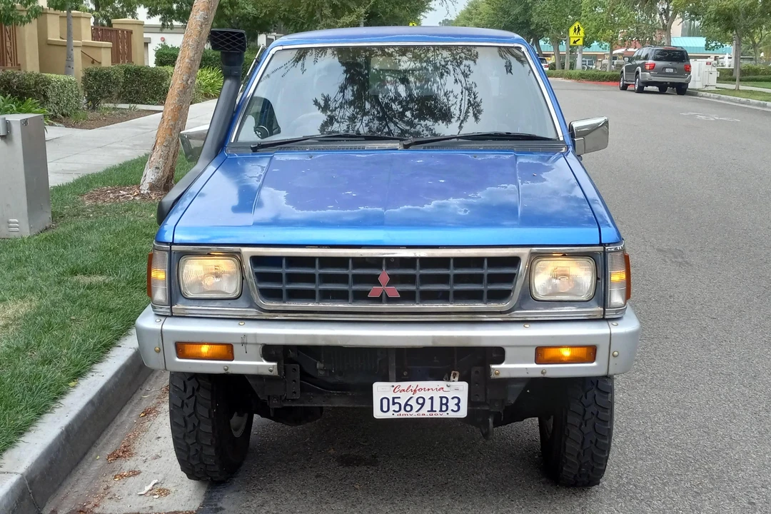 1992 Mitsubishi Triton 2nd Gen - Image 2 of 31