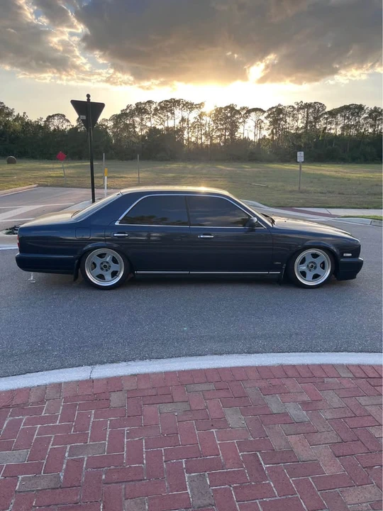 1992 Nissan Gloria - Image 5 of 10