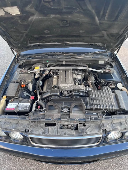 1992 Nissan Gloria - Image 9 of 10