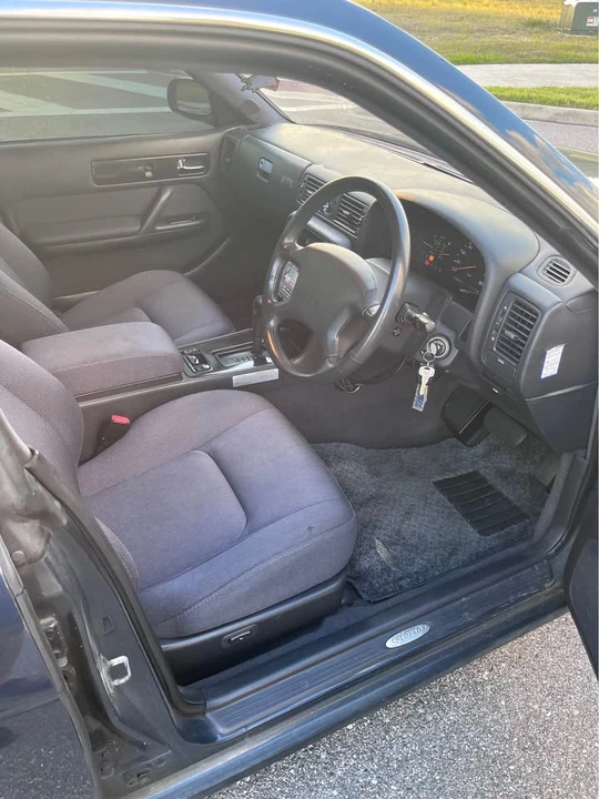 1992 Nissan Gloria - Image 8 of 10