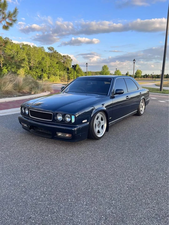 1992 Nissan Gloria - Image 2 of 10