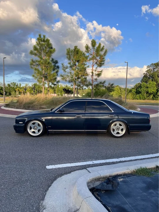 1992 Nissan Gloria - Image 3 of 10