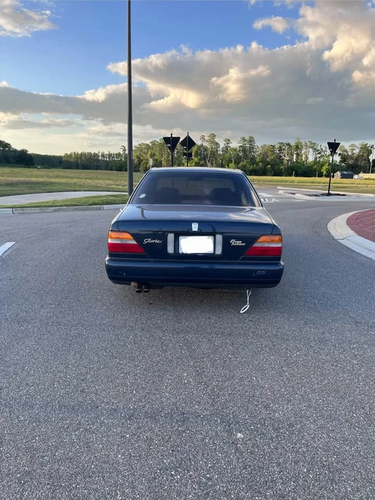 1992 Nissan Gloria - Image 4 of 10
