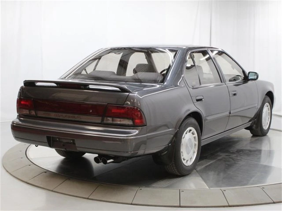 1992 Nissan Maxima 3rd Gen - Image 7 of 31