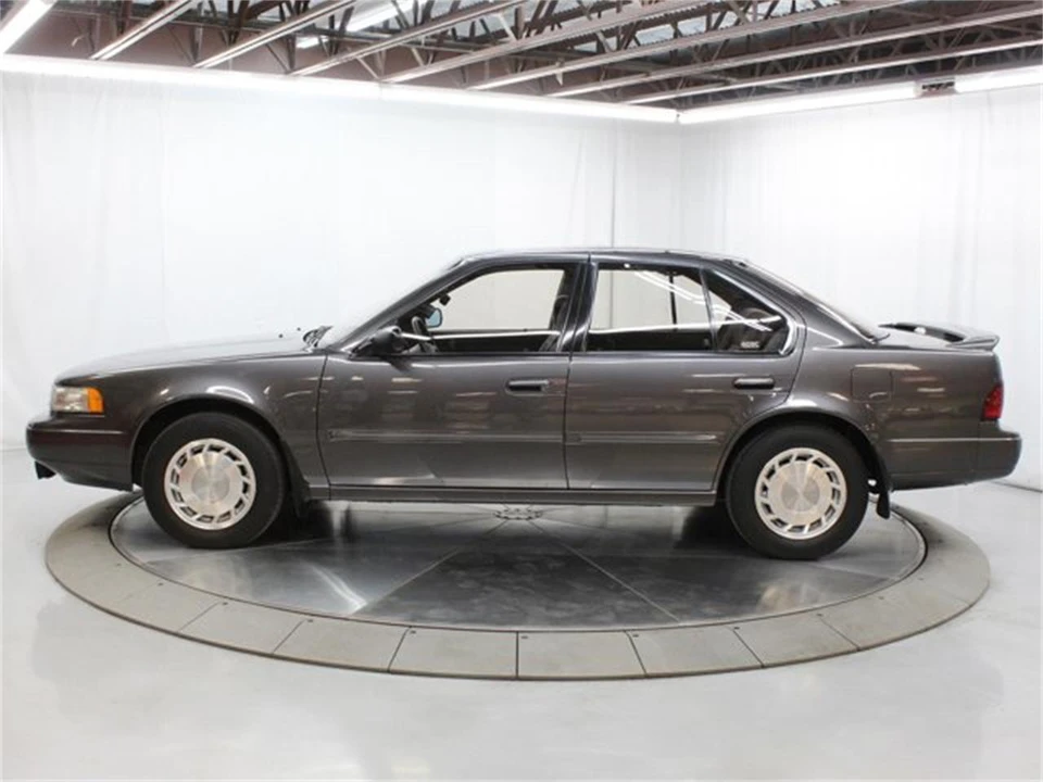 1992 Nissan Maxima 3rd Gen - Image 4 of 31