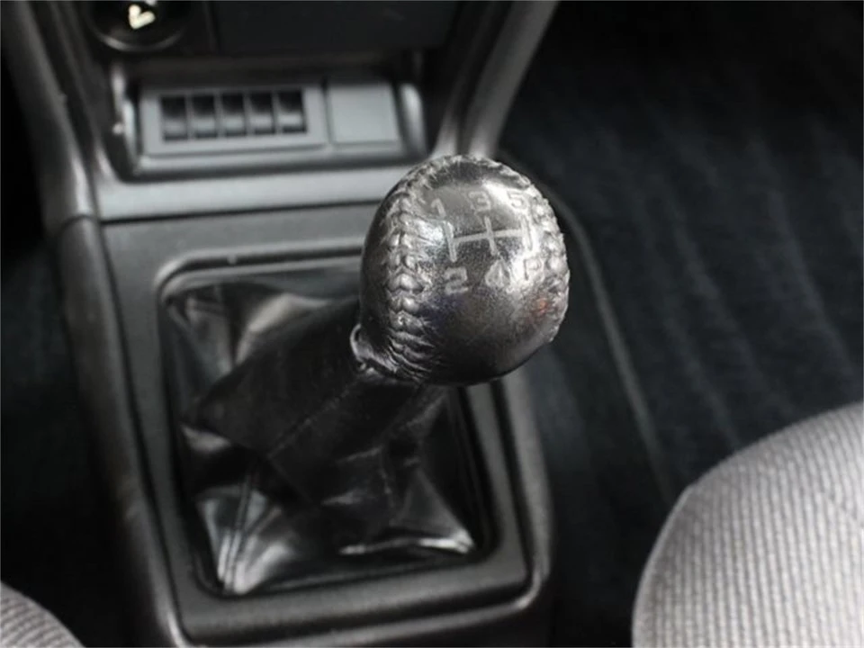 1992 Nissan Maxima 3rd Gen - Image 14 of 31