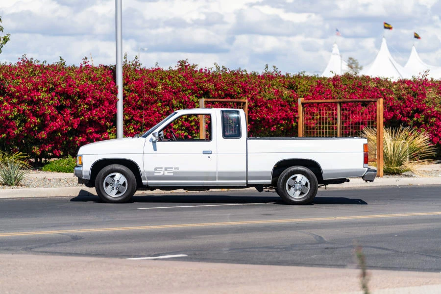 1992 Nissan Frontier - Image 8 of 19