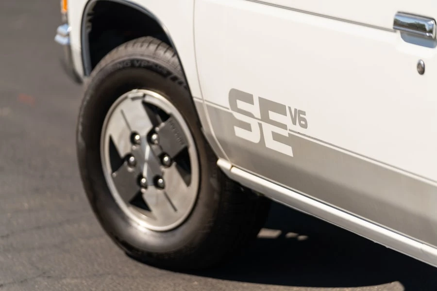 1992 Nissan Frontier - Image 11 of 19
