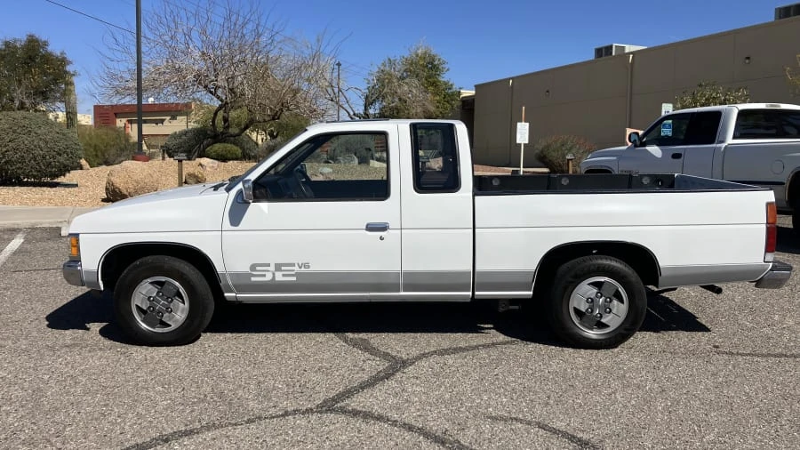 1992 Nissan - Image 2 of 15