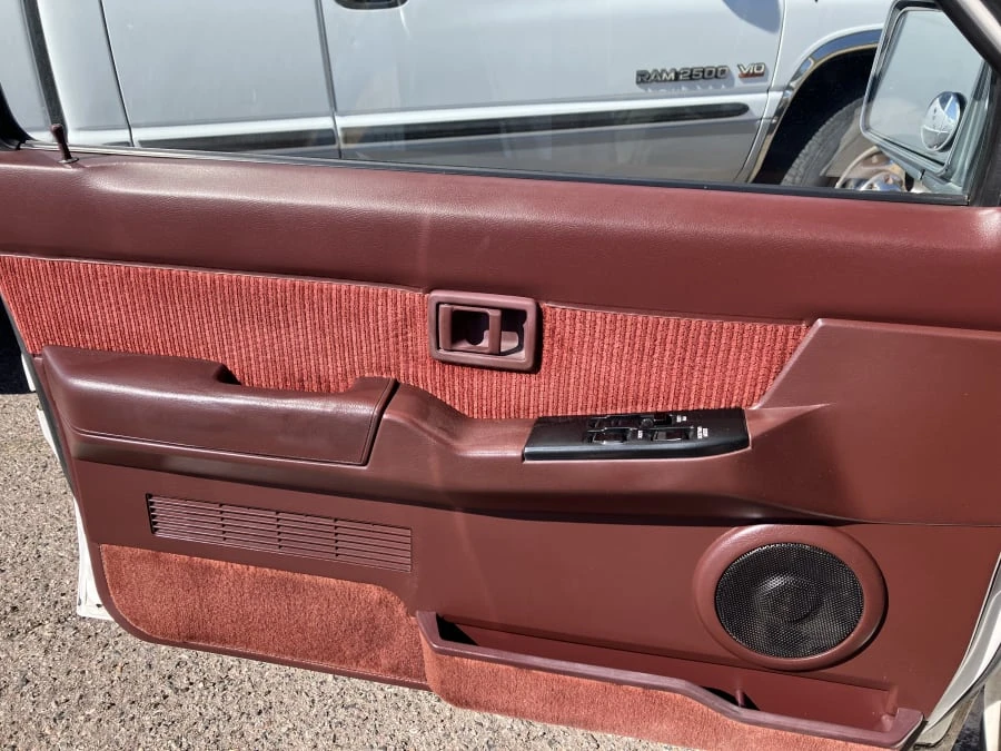 1992 Nissan - Image 11 of 15